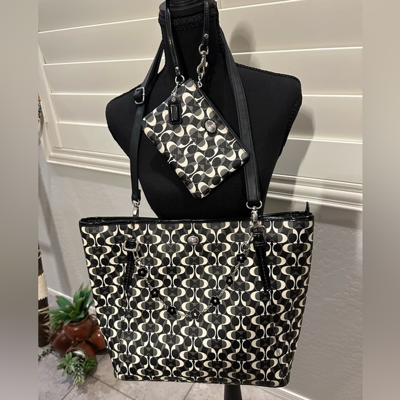 Coach Handbags - Coach Black & Cream Signature Print Tote with Wristlet